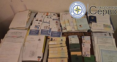 Фальшиві паспорти і фіктивні шлюби. СБУ ліквідувала підпільну друкарню